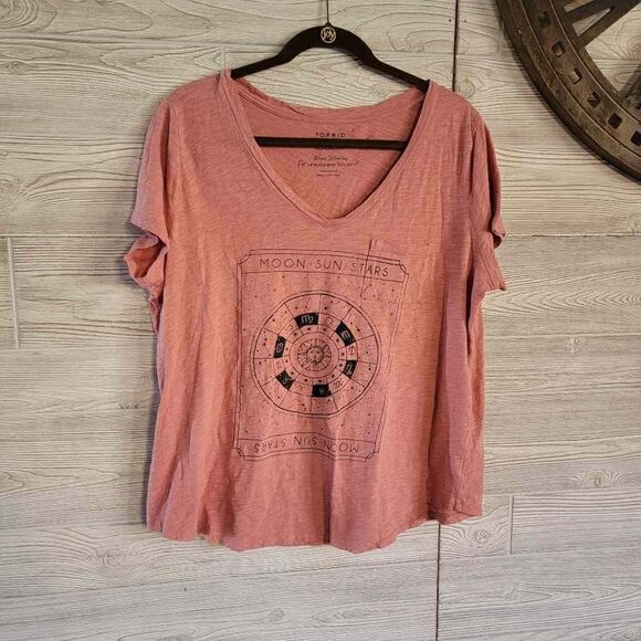 Torrid Astrology Classic Fit Tshirt SZ 1 Plus Size Sun Moon Stars - Picture 1 of 6
